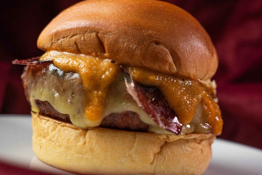 ¿Qué es el queso Monterey Jack? El compañero cremoso de tu burger